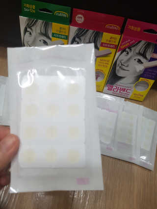 엘라밴드 하이드로 도트 스팟패치 12mm, 10mm, 티트리 — 4점을 준 리뷰어가 2020년 9월 올린 사용 사진