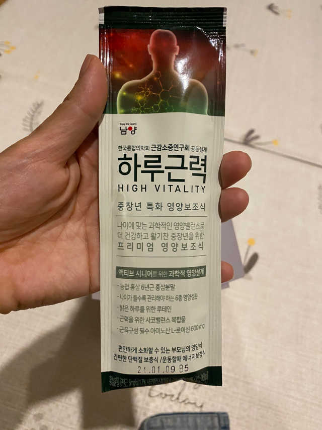 [ 하루근력 ] 중장년 특화 프리미엄 영양보조식 18입 리뷰 사진