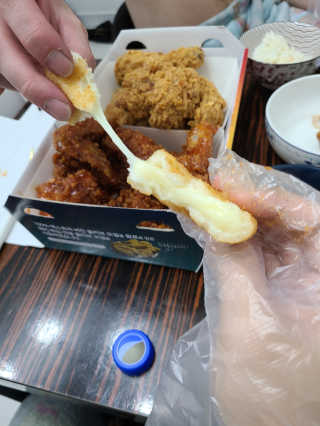 [풀무원] 치즈볼 2종-모짜렐라, 앙크림 — 5점을 준 리뷰어가 2020년 10월 올린 사용 사진