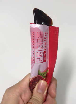 헬스업_쁘띠쁘띠석류콜라겐젤리_20g x 14포 — 4점을 준 리뷰어가 2020년 11월 올린 사용 사진