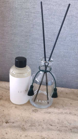 레나스 프리미엄 아로마 디퓨저 200ml  [1SET] — 5점을 준 리뷰어가 2020년 7월 올린 사용 사진