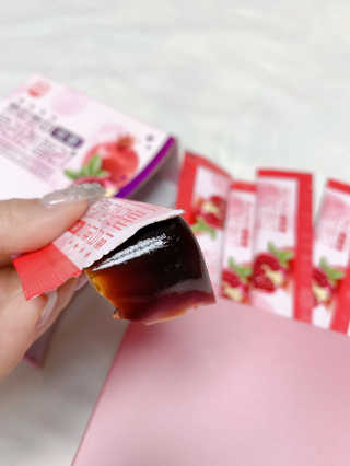 헬스업_쁘띠쁘띠석류콜라겐젤리_20g x 14포 — 5점을 준 리뷰어가 2020년 8월 올린 사용 사진