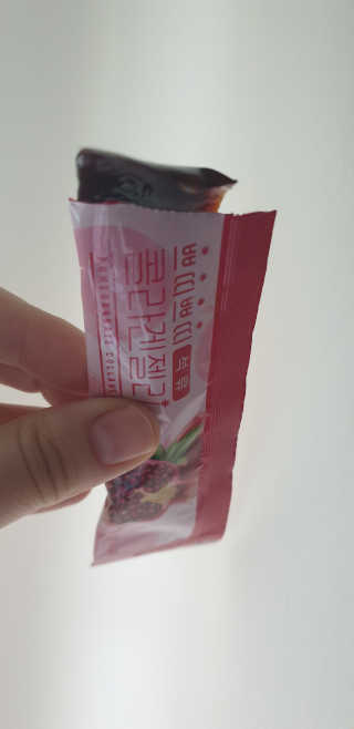 헬스업_쁘띠쁘띠석류콜라겐젤리_20g x 14포 — 5점을 준 리뷰어가 2020년 10월 올린 사용 사진