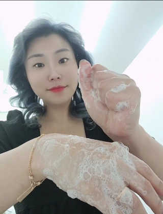 IO 아이오 오늘도 넌 예뻐 - 데일리딥 클렌징폼 — 5점을 준 리뷰어가 2020년 10월 올린 사용 사진