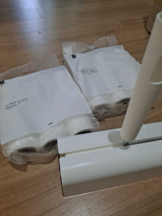 [생활공작소] 테이프클리너 본체+거치대+리필+리필6개 — 5점을 준 리뷰어가 2020년 10월 올린 사용 사진