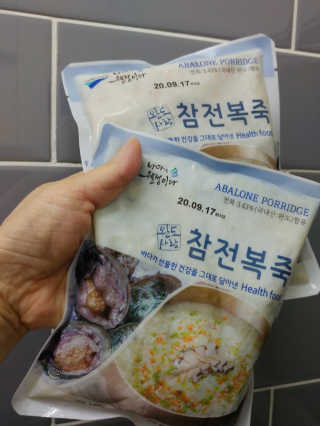바다는다웰빙이다 완도사랑 전복죽 250g - 2팩 + 전복장조림 2팩 — 3점을 준 리뷰어가 2020년 8월 올린 사용 사진