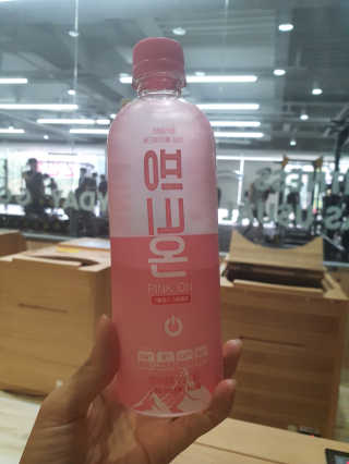 [활력충전 이온음료] 히말라야 핑크솔트를 담은 핑크온 — 5점을 준 리뷰어가 2020년 10월 올린 사용 사진