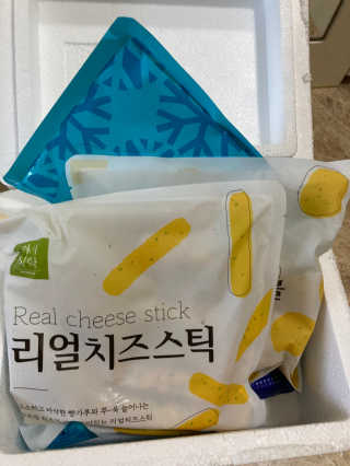 가치식탁 리얼치즈스틱, 리얼크림치즈볼 — 5점을 준 리뷰어가 2020년 8월 올린 사용 사진