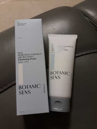 보타닉센스 Ph.D 하이드레이팅 포뮬라 마이크로 벨벳 클렌징 폼 — 4점을 준 리뷰어가 2020년 8월 올린 사용 사진