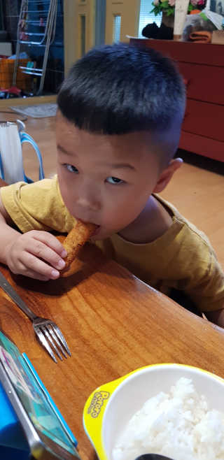 가치식탁 리얼치즈스틱, 리얼크림치즈볼 — 5점을 준 리뷰어가 2020년 7월 올린 사용 사진
