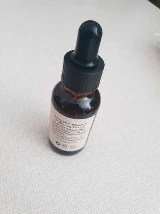 [스킨큐어] 산다화 비타민C 화이트닝 에센스 30ml — 5점을 준 리뷰어가 2020년 4월 올린 사용 사진