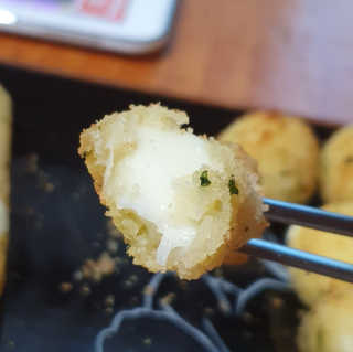 가치식탁 리얼치즈스틱, 리얼크림치즈볼 — 5점을 준 리뷰어가 2020년 11월 올린 사용 사진