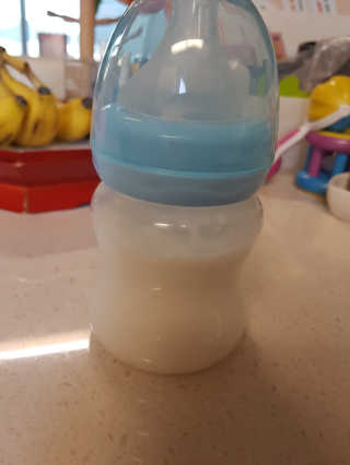 유비맘 신생아젖병 120ml 트리플팩_ 젖꼭지 포함 — 5점을 준 리뷰어가 2020년 6월 올린 사용 사진
