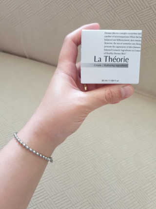La Theorie Hydrating Ingredients | 하이드레이팅 인그레이디언츠 — 5점을 준 리뷰어가 2020년 5월 올린 사용 사진