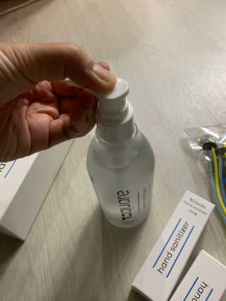 온가족 위생습관, 72스퀘어 손소독제 300ml+30mlx2 구성 — 5점을 준 리뷰어가 2020년 10월 올린 사용 사진
