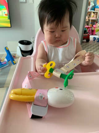 유비맘 젖병 빨대컵 다용도 홀더 1+1 _ 컬러 랜덤 발송 — 5점을 준 리뷰어가 2020년 8월 올린 사용 사진