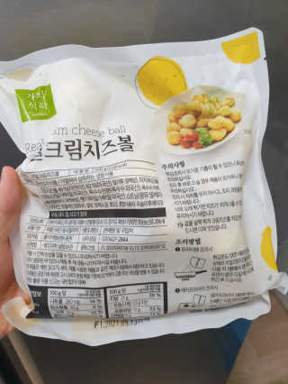 가치식탁 리얼치즈스틱, 리얼크림치즈볼 — 5점을 준 리뷰어가 2020년 8월 올린 사용 사진