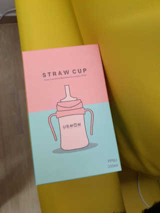 유비맘 샘방지 PPSU 빨대컵_컬러 랜덤 발송 — 5점을 준 리뷰어가 2020년 8월 올린 사용 사진