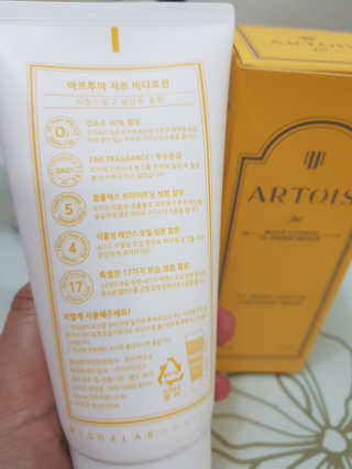 아르투아 ARTOIS 꽃밭에 누운듯 은은한 꽃향기, 아르투아 자르 바디로션 — 4점을 준 리뷰어가 2020년 7월 올린 사용 사진