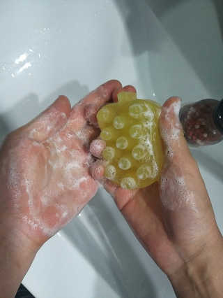 [바디홈즈] 애플 바디바 — 5점을 준 리뷰어가 2020년 12월 올린 사용 사진