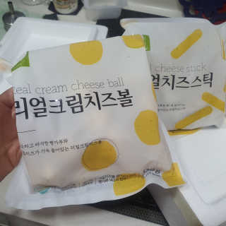 가치식탁 리얼치즈스틱, 리얼크림치즈볼 — 4점을 준 리뷰어가 2020년 5월 올린 사용 사진