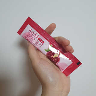 헬스업_쁘띠쁘띠석류콜라겐젤리_20g x 14포 — 5점을 준 리뷰어가 2020년 8월 올린 사용 사진