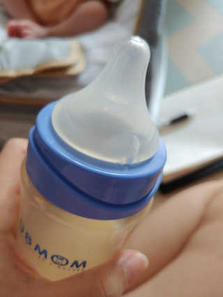 유비맘 PPSU 젖병 노꼭지_200ml_컬러 랜덤 발송 — 5점을 준 리뷰어가 2020년 8월 올린 사용 사진