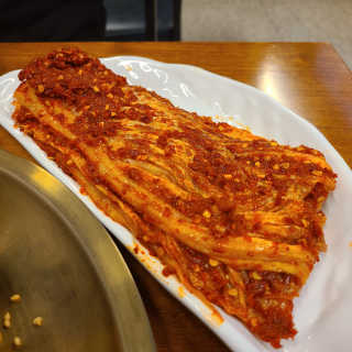 [동네맛집족발] 4개 족발 중 택1 — 5점을 준 리뷰어가 2020년 5월 올린 사용 사진