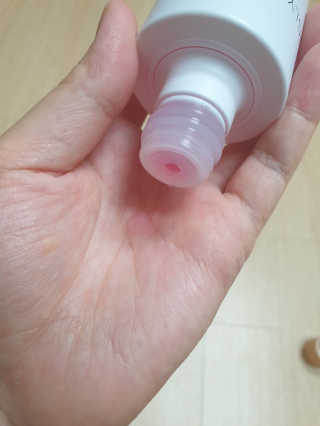 어글리프루프 에센스 스탑디어글리 레드모먼트 에센스 120ml — 5점을 준 리뷰어가 2020년 8월 올린 사용 사진