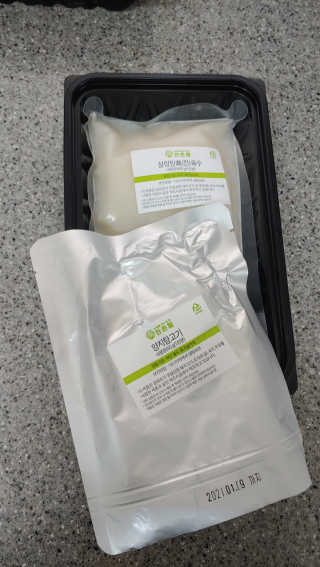 한촌몰 설렁탕집 가마솥 도가니탕 350g x 2팩 — 4점을 준 리뷰어가 2020년 8월 올린 사용 사진