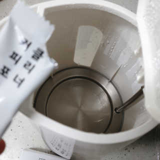 무디메이드 MUDI 커피포트 클리너 2세트 — 5점을 준 리뷰어가 2020년 6월 올린 사용 사진