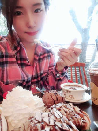 카페 더달달 [더달달 역삼점] 팬케이크 or 와플 + 음료2 + 쇼콜라1 — 5점을 준 리뷰어가 2020년 10월 올린 사용 사진