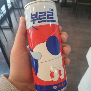 [칼로리 걱정 NO 제로칼로리 탄산음료]  부담없이 즐기는 부르르Brrr~~ 제로 콜라 — 4점을 준 리뷰어가 2020년 12월 올린 사용 사진