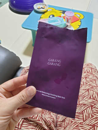 GARANG GARANG 피오니 룻 모이스처라이징 앤 수딩 마스크팩 — 5점을 준 리뷰어가 2020년 4월 올린 사용 사진