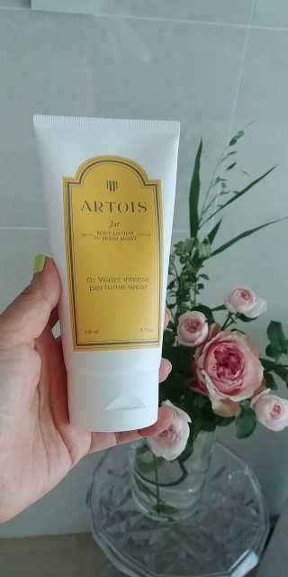 아르투아 ARTOIS 꽃밭에 누운듯 은은한 꽃향기, 아르투아 자르 바디로션 — 4.5점을 준 리뷰어가 2020년 7월 올린 사용 사진