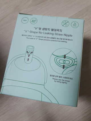 유비맘 트라이탄 코니빨대컵_컬러 랜덤 발송 — 4점을 준 리뷰어가 2020년 6월 올린 사용 사진