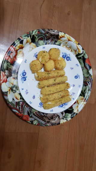 가치식탁 리얼치즈스틱, 리얼크림치즈볼 — 5점을 준 리뷰어가 2020년 5월 올린 사용 사진