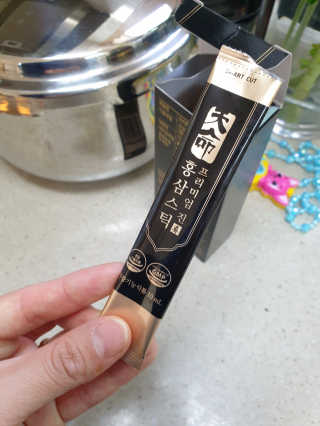 헬스업_천명진프리미엄홍삼스틱_10ml x 30포 — 5점을 준 리뷰어가 2020년 10월 올린 사용 사진