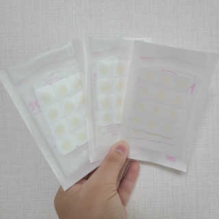 엘라밴드 하이드로 도트 스팟패치 12mm, 10mm — 4점을 준 리뷰어가 2020년 10월 올린 사용 사진