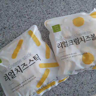 가치식탁 리얼치즈스틱, 리얼크림치즈볼 — 5점을 준 리뷰어가 2020년 8월 올린 사용 사진