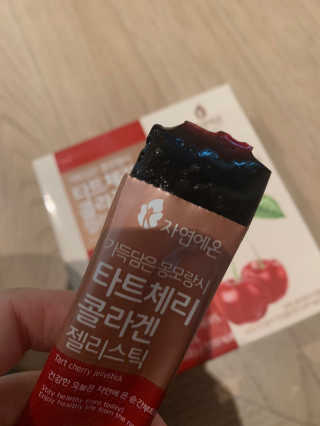 자연에온 가득담은 몽모랑시 타트체리 콜라겐 젤리스틱 — 4점을 준 리뷰어가 2020년 12월 올린 사용 사진