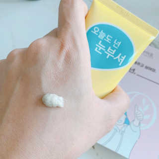 IO 아이오 오늘도 넌 눈부셔 - 데일리 스크럽 클렌징폼 — 5점을 준 리뷰어가 2020년 10월 올린 사용 사진