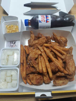 네네치킨 소이크런치윙봉 — 4점을 준 리뷰어가 2020년 4월 올린 사용 사진