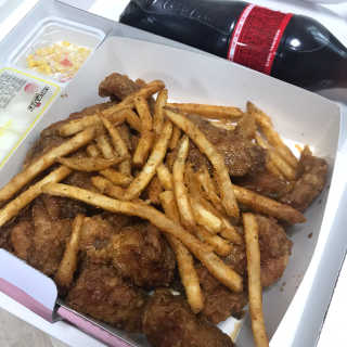 네네치킨 소이크런치윙봉 — 3.5점을 준 리뷰어가 2020년 4월 올린 사용 사진