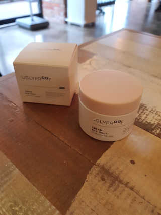 어글리프루프 크림 바이어글리 하이드레이션 샤워 50ml — 4점을 준 리뷰어가 2020년 10월 올린 사용 사진