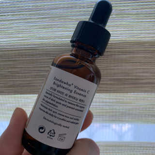 [스킨큐어] 산다화 비타민C 화이트닝 에센스 30ml — 4점을 준 리뷰어가 2020년 4월 올린 사용 사진