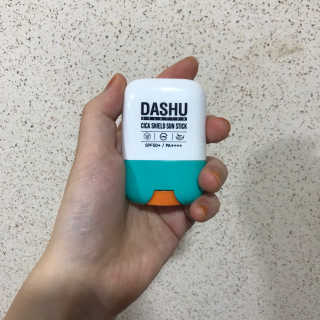 다슈코리아 다슈 솔루션 시카 쉴드 선스틱 — 3.5점을 준 리뷰어가 2020년 5월 올린 사용 사진