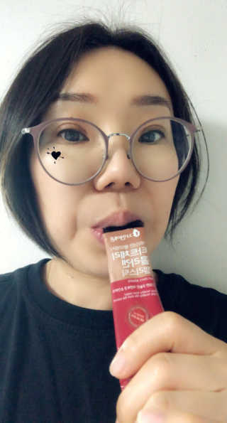 자연에온 가득담은 몽모랑시 타트체리 콜라겐 젤리스틱 — 4.5점을 준 리뷰어가 2020년 12월 올린 사용 사진
