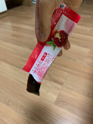 헬스업_쁘띠쁘띠석류콜라겐젤리_20g x 14포 — 5점을 준 리뷰어가 2020년 9월 올린 사용 사진