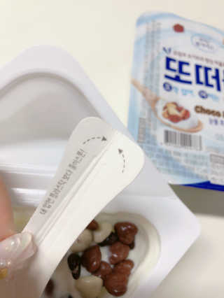 남양유업 또깍 접어 떠먹는 불가리스 2종 — 5점을 준 리뷰어가 2020년 8월 올린 사용 사진